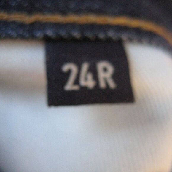 Imogene + Willie Slim Straight Mid Rise Cropped Jeans - Picture 9 of 11